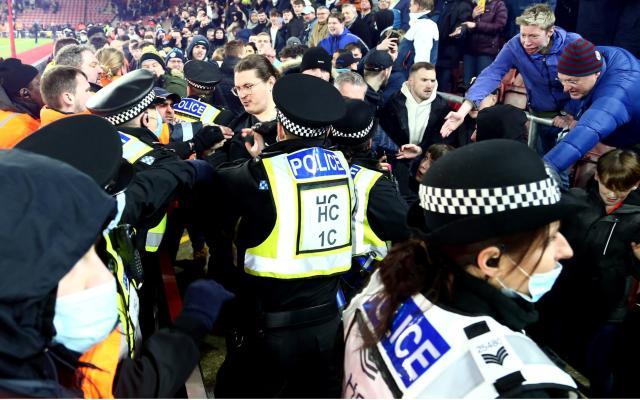 BetVictor伟德-球场暴力频现竟是主客队球迷分区而坐惹的祸？